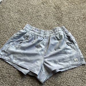 Vuori Dash Short grey camo